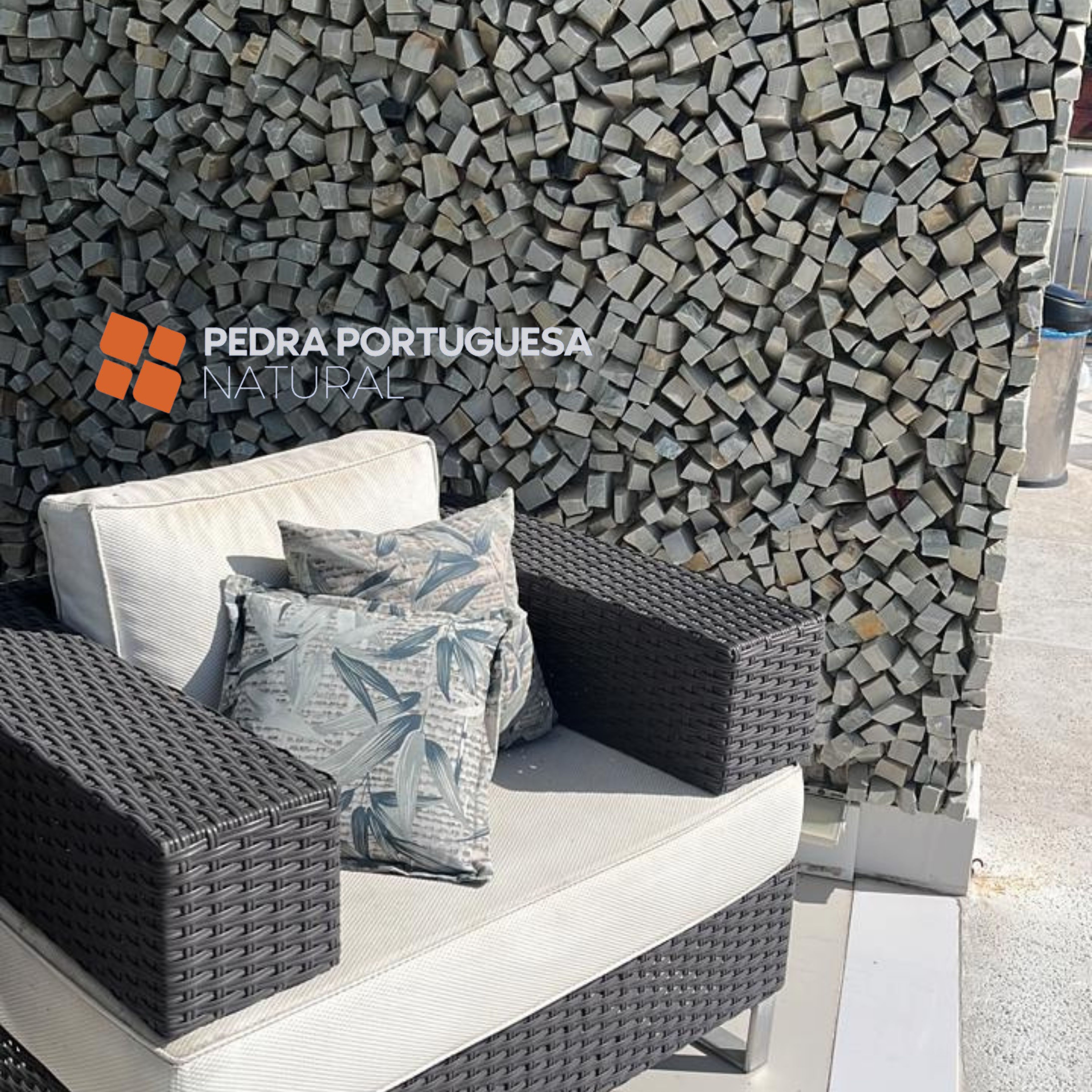 brancogelo-sofa-pedraportuguesanatural_compressed