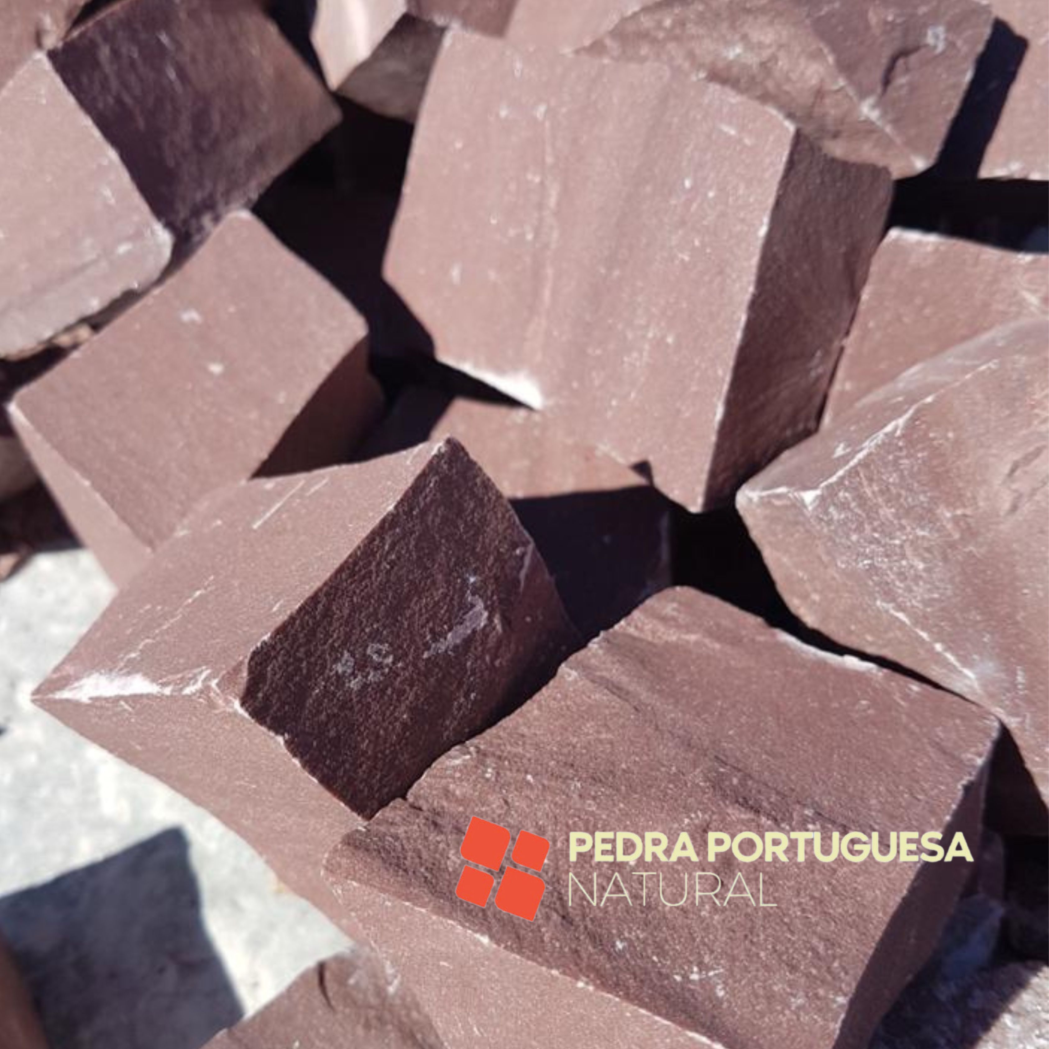 pedra-portuguesa-vermelha-pedraportuguesanatural_compressed